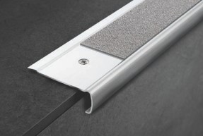 PSYGRACS 6020F - Профиль для ступеней PROSTYLE GRIP ACC H=20 мм, сатин сталь AiSi 304, длина 2700 мм